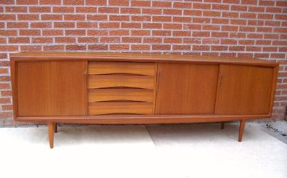 Gunni Omann credenza